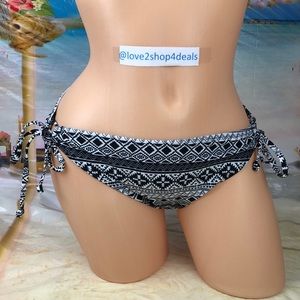 ! Black & white geometric swim bikini bottom